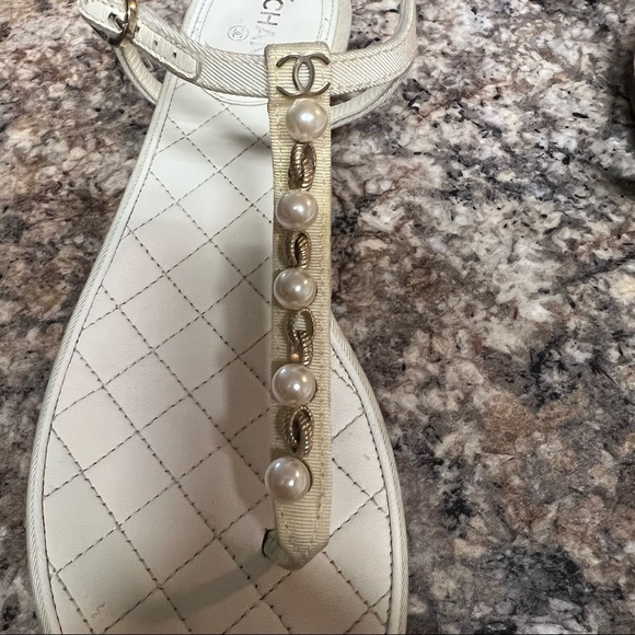 Authentic Chanel Off-White Sandals with Pearls - Picture 5 of 14